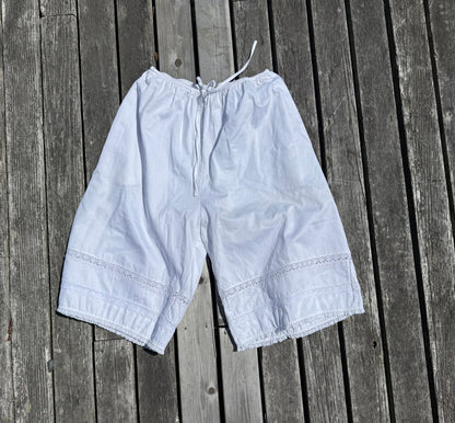White Daydreamer Short